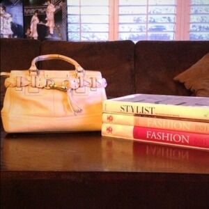 ✨SALE✨Authentic Leather Coach Handbag